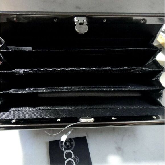 Clutch Bag Textured Black Multiple Card Slots Zip Center Pouch Flip Close NEW - Picture 2 of 6